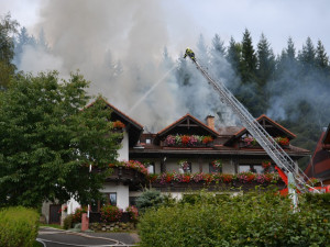 V Harrachově hořel ve středu odpoledne penzion, škoda je půl druhého milionu.