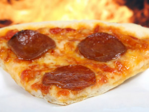 Srovnání mražených pizz odhalilo náhražky sýra a ošizenou šunku