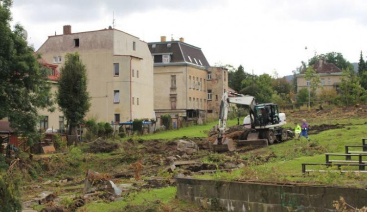 Na zanedbaném pozemku začal Jablonec stavět nový sportovní areál.
