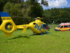 Záchranářský vrtulník zasahoval v Českém ráji. Pomoc si zraněný přivolal aplikací Záchranka