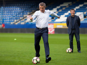 Fanoušky Slovanu rozhořčila návštěva Andreje Babiše na stadionu U Nisy