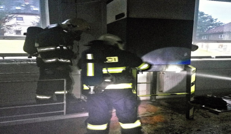 Hasiči z Jablonného a okolí vyjížděli do Rynoltic. V průmyslovém areálu hořelo odsávání.