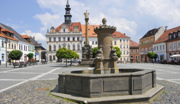 Ilustrační foto; radnice v České Lípě