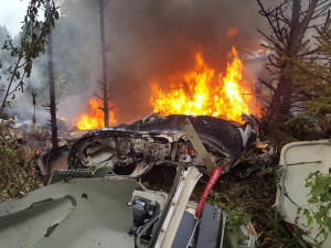 FOTO: Ve Stráži pod Ralskem spadlo malé letadlo, dvoučlenná posádka nepřežila