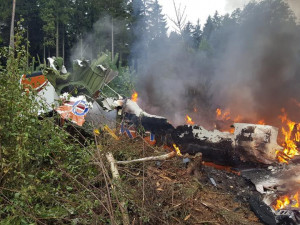 Ve Stráži pod Ralskem spadlo malé letadlo, dvoučlenná posádka nepřežila.