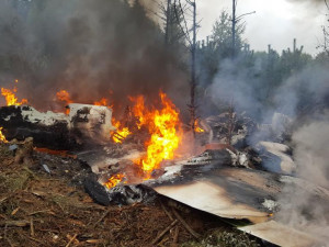 Ve Stráži pod Ralskem spadlo malé letadlo, dvoučlenná posádka nepřežila.