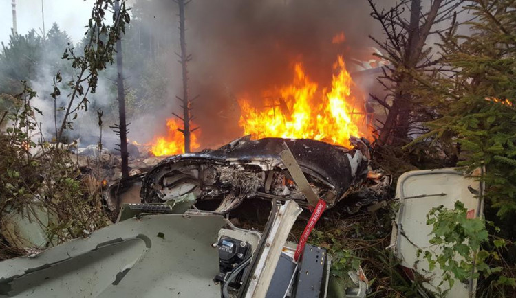 Ve Stráži pod Ralskem spadlo malé letadlo, dvoučlenná posádka nepřežila.