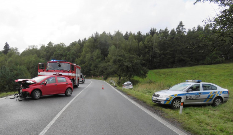 Řidič Punta dostal u Lvové smyk, narazil do protijedoucího auta.