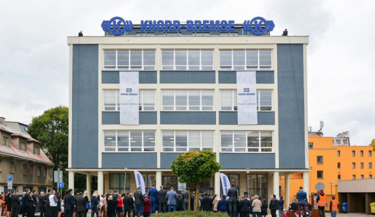 Budova na Nerudově náměstí je zrekonstruovaná.