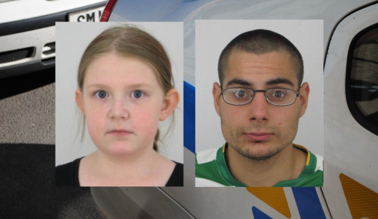 Spolu s Anežkou policie pátrá i po jejím příteli Adamovi.