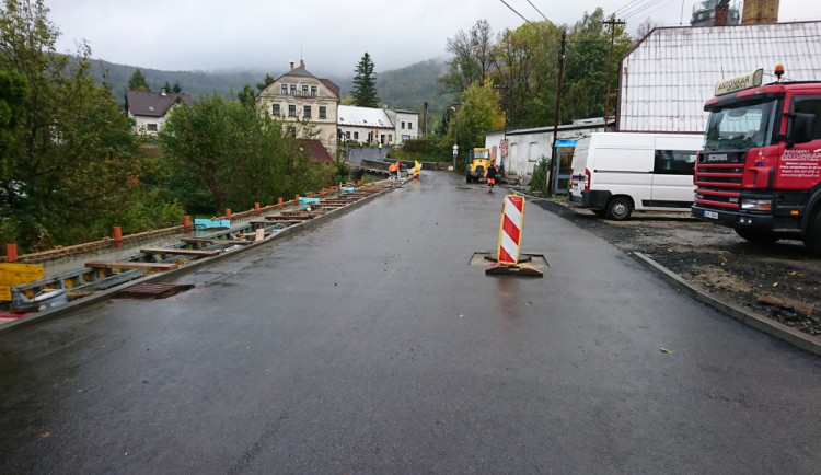 Silnice už je připravená na auta.