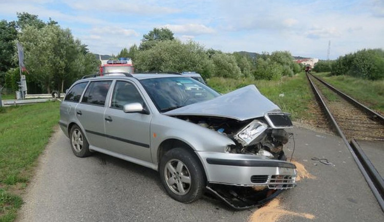 Na Táborsku se v obci Roudná střetl vlak s vozidlem