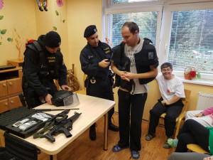 Policisté se zaměřili na nejzranitelnější. Navštívili Domov a Centrum denních služeb.