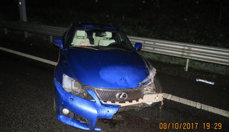 Lexus po nárazu.