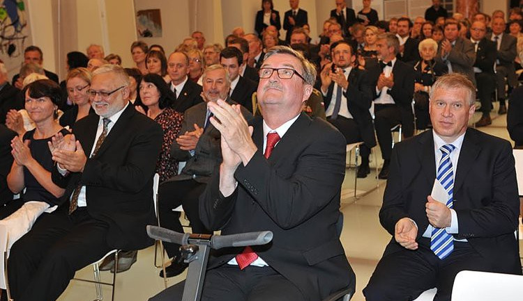 Richard Lukáš (uprostřed)