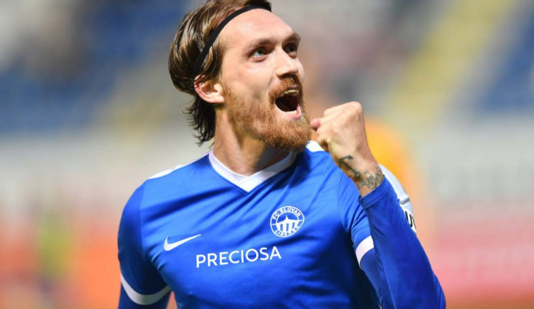 Milan Kerbr slaví gól proti Dukle.