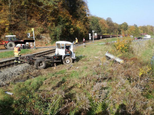Střet nákladního automobilu a vlaku zastavil v úterý ráno provoz železnici ve Višňové