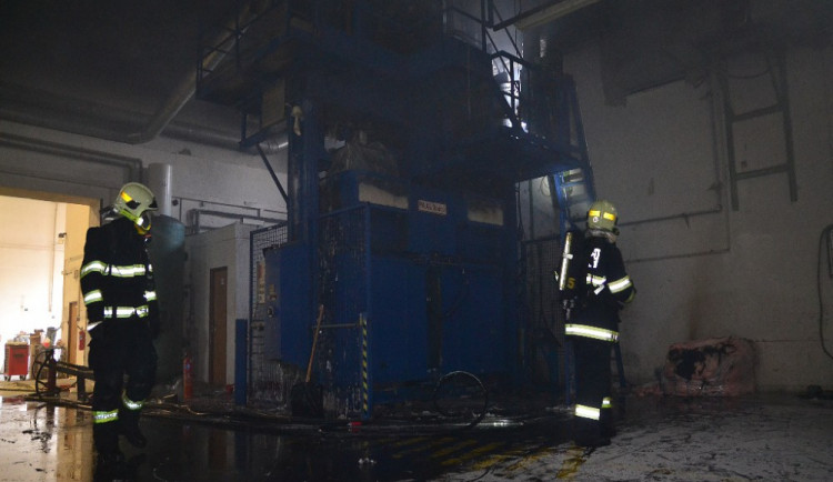 Při požáru lisu v Raspenavě vznikla škoda za milion korun.