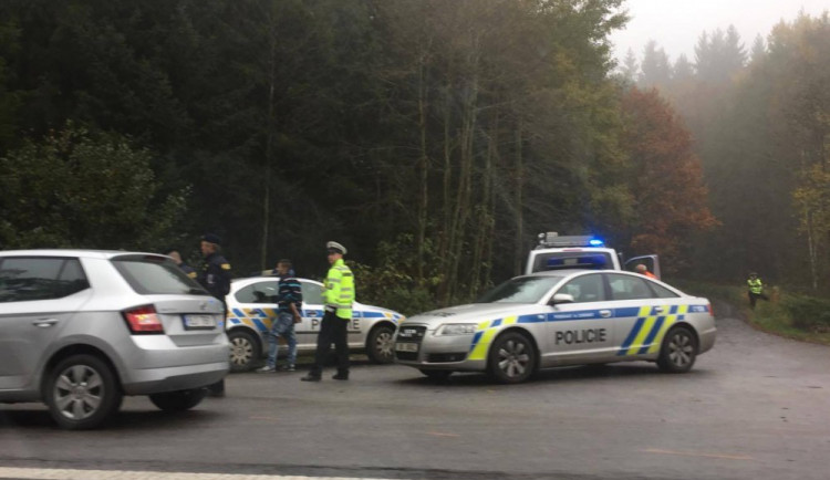 VIDEO: Zfetovaný Polák v kradeném autě ujížděl policistům, honičku ukončila nehoda