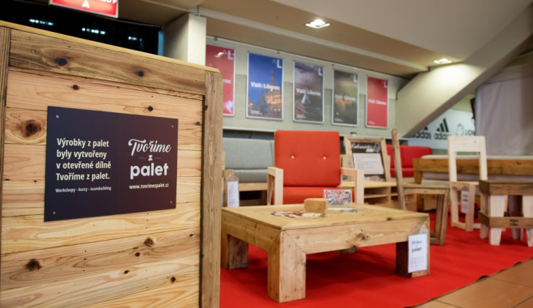 Tvoříme z palet představí premiérově na veřejnosti na výstavě Dům a bydlení unikátní designovou sestavu.