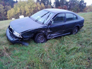 Další nehoda ve Lvové. Střet dvou osobních aut si vyžádal dvě zraněné osoby.