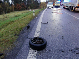 Další nehoda ve Lvové. Střet dvou osobních aut si vyžádal dvě zraněné osoby.