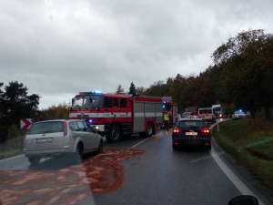 Další nehoda ve Lvové. Střet dvou osobních aut si vyžádal dvě zraněné osoby.