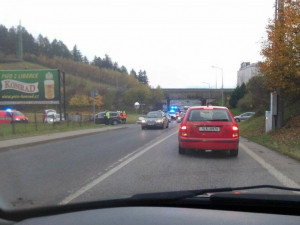 U pivovaru Konrad ve Vratislavicích se srazila tři auta, v koloně pak další čtyři