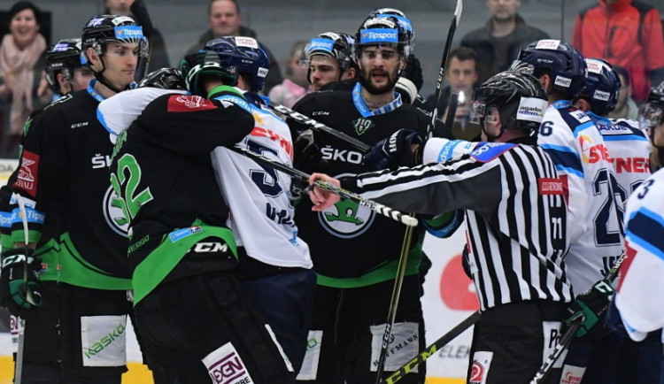 Po závěrečné siréně se strhla mela.