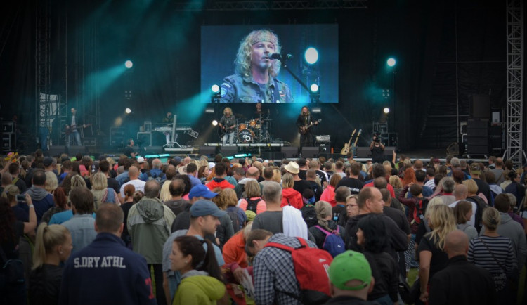 Jak získat zpět vstupné, když pořadatel zruší koncert?