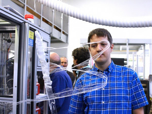 Univerzita představila novou technologii pro výrobu nanovláken. Celý proces se výrazně urychlí