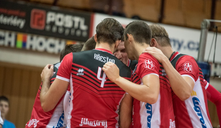 Volejbalisté pokračují v suverénní jízdě. V Praze znovu neztratili set