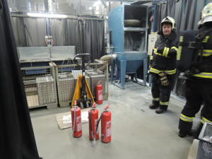 Požár v areálu bývalé textilní továrny Česana v Raspenavě zaměstnal pět jednotek hasičů