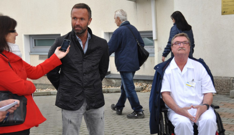 Nemocnice vydá na zvýšení mezd v příštím roce 100 milionů korun.