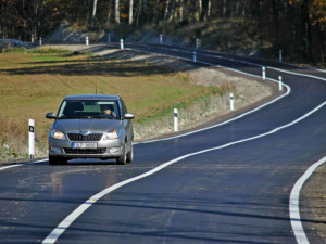 Do oprav silnic dá kraj příští rok minimálně tři sta milionů korun