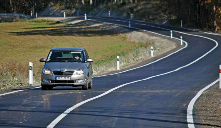 Silnice z Raspenavy do Krásného Lesa.
