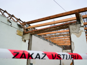 V Krásné Studánce vyroste nová zbrojnice. Demolice staré budovy začala tento týden.