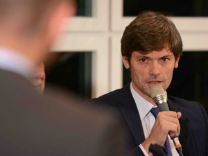 Debata prezidentských kandidát přilákala do knihovny několik stovek Liberečanů.