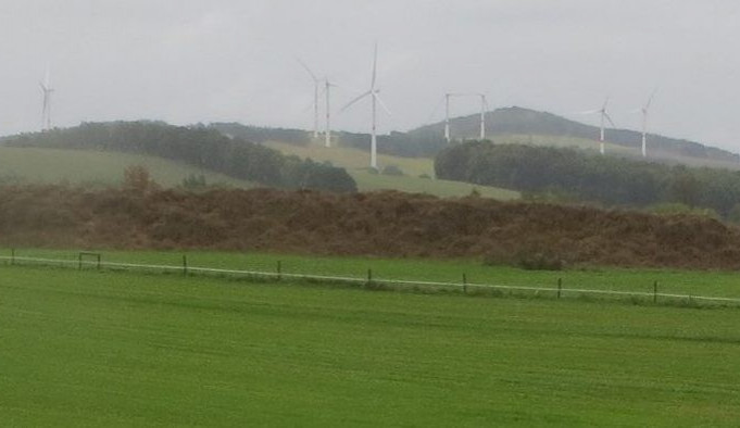 Václavický větrný park za miliardu korun dnes zahájil testovací provoz.