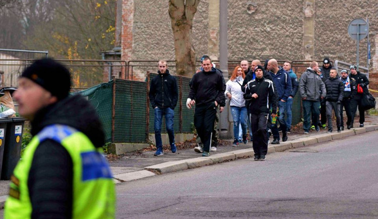 Pochod Baníkovců na stadion U Nisy se obešel bez komplikací. Do Liberce jich přijelo skoro 400.