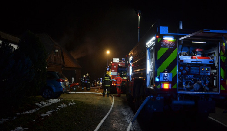 Po požáru Šámalovy chaty v Bedřichově zůstaly škody za milion korun.