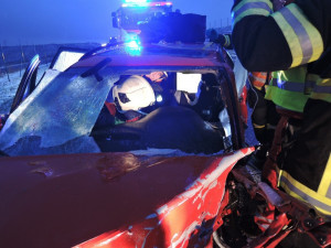 Vážná dopravní nehoda zastavila provoz na frekventované silnici u Václavic.