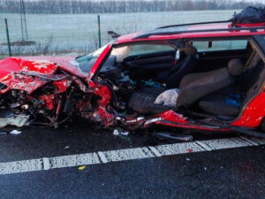 Vážná dopravní nehoda zastavila provoz na frekventované silnici u Václavic.