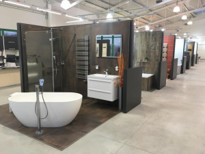 Plánujete novou koupelnu? Tuhle firmu v prostorách bývalého Baumaxu stojí za to navštívit.