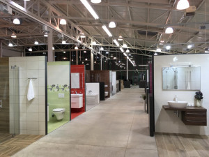 Plánujete novou koupelnu? Tuhle firmu v prostorách bývalého Baumaxu stojí za to navštívit.