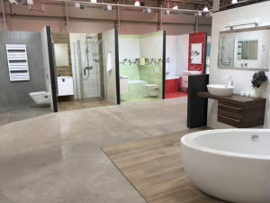 Plánujete novou koupelnu? Tuhle firmu v prostorách bývalého Baumaxu stojí za to navštívit.