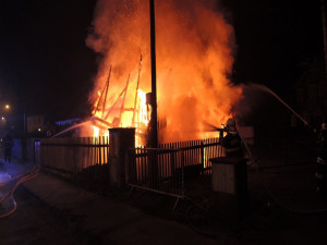 Chata Dřevěnka ve Sloupu v Čechách lehla popelem.