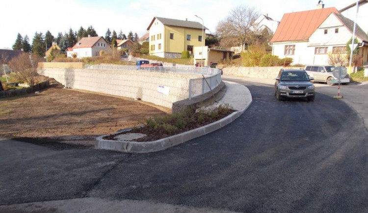 Rekonstrukce Vrkoslavické ulice končí, od pondělí bude znovu průjezdná