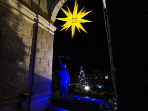 Do Liberce se vrátí videomapping. Světelná show tentokrát nasvítí vánoční strom.