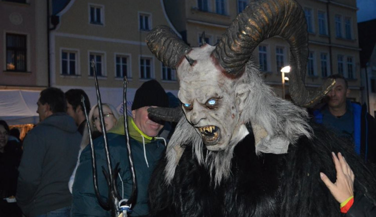 Krampus čerti loni ve Frýdlantě.